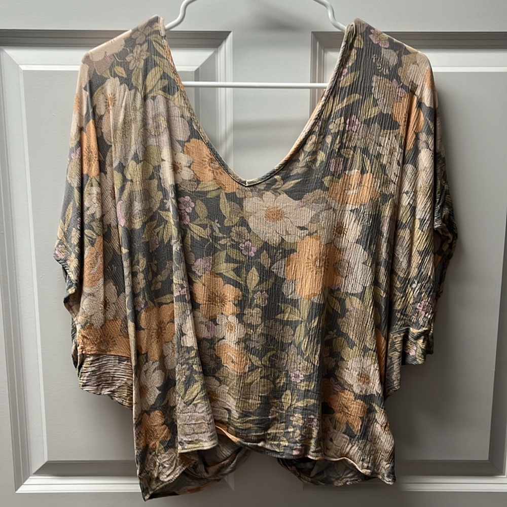 Daytrip Reversible Cropped Floral Blouse - Picture 2 of 5